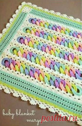 Красивый, цветной коврик из колечек