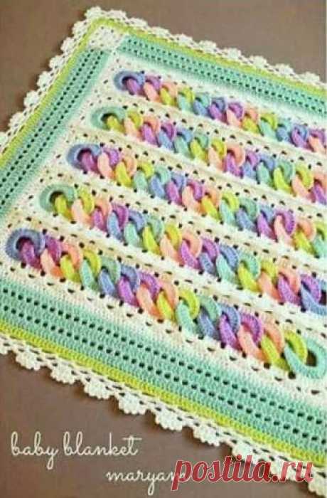 Красивый, цветной коврик из колечек