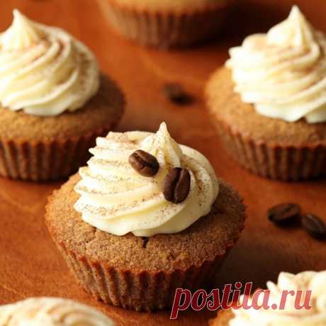 КАПКЕЙКИ "ТИРАМИСУ"
#рецепт_cakepro

Вы любите вкус известного десерта "Тирамису"? Тогда вам понравятся эти сочные капкейки с тонким кофейно-сливочным вкусом и ароматом.

 Ингредиенты (на 6 штук):

Для теста:
● 60 г размягчённого сливочного масла
● 60 г сахара
● 80 г рикотты
● 1 яйцо
● 80 г муки
● 20 г миндальной муки
● 1 ч.л. разрыхлителя
● 3 ч.л. растворимого кофе (если кофейные гранулы крупные, измельчите их в кофемолке)
● щепотка соли
● 6 ч.л. свежесваренного и остужен...