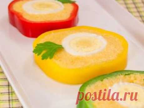 Перец, фаршированный сыром и яйцами
