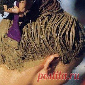 Бесцветная хна - для чего и как применять

Обязательно сохраните ✔

Бесцветная хна обладает косметическими и лечебными свойствами: устраняет воспалительные процессы, питает, очищает, восстанавливает кожу, обладает ярко выраженным противогрибковым, антибактериальным и противовоспалительным действием, отбеливает кожу.

Хна содержит особую кислоту, которая связывает коллаген в клетках кожи, что немаловажно при омолаживающих процедурах.

Многим подросткам косметологи рекоменду...