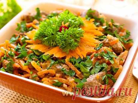 Салат с корейской морковью и печенью.