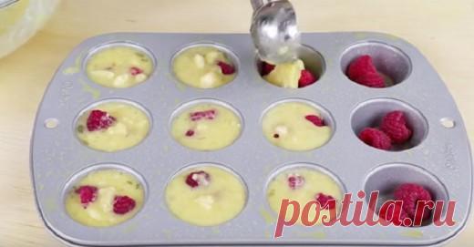 Простой и вкусный кекс без муки и сахара. Читать далее...