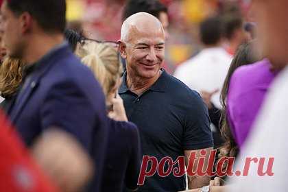 Богатейшего человека мира Безоса обсчитали на тысячи долларов в ресторане. Американского миллиардера Джеффа Безоса обманули на тысячи долларов во время свидания с возлюбленной Лорен Санчес в ресторане. Богатейший человек мира заказал бутылку красного вина Dugat-Py Grand Cru за 4285 долларов (347 тысяч рублей). При этом оригинальная цена напитка составляет 647 долларов (52 тысячи рублей).