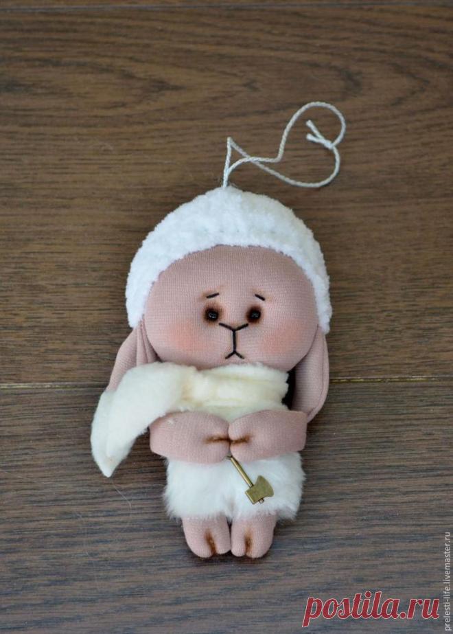 Шьем милую Овечку Бяшку Сложность: ниже средней
Время работы: 1 час Материалы: трикотаж, мех искусственный, холофайберСо слов автора. Хочу предложить вам сшить вот такую Овечку. Мастер-класс очень подробный, так что с пошиво...