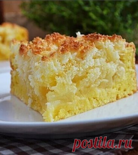 Творожной пирог с яблоками и кокосовой карамелью.
Вам потребуется:
для теста:
творог домашний — 150 г
масло сливочное — 50 г
яйца — 2 шт
сахар — 50 г
крахмал — 50 г
мука — 100 г
разрыхлитель — 1 ч.ложка
для начинки:
яблока — 400 г
для карамели:
кокосовая стружка — 90-100 г
сахар — 150 г
масло сливочное — 100 г
молоко — 4 ст. ложки
разъемная форма диаметром 21 см.
Как готовить:
1. Взбиваем масло с сахаром в пышную массу; по одному вводим яйца, не переставая взбивать; вмешиваем творог; вмеши
