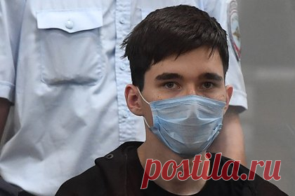 К устроившему стрельбу в казанской школе заявлены иски на 48 миллионов рублей. Потерпевшие по уголовному делу о стрельбе в казанской школе, устроенной ее бывшим выпускником Ильназом Галявиевым, заявили гражданские иски на общую сумму 48 миллионов рублей. Об этом сообщил заместитель прокурора Московского района Казани Наиль Уразбаев. По делу проходят 667 потерпевших. Еще 54 человека — свидетели.