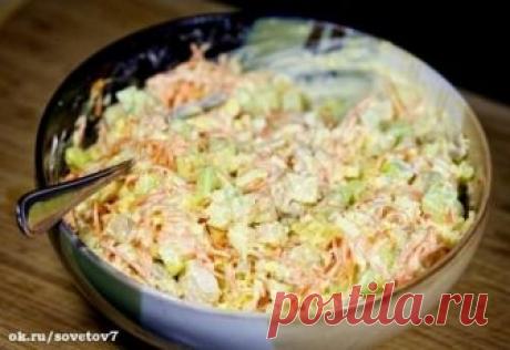 Новый вариант праздничного салатика с корейской морковкой и курицей.
Прекрасное сочетание!
Ингредиенты:
● 450 гр. куриное филе
● 450 гр. морковь по-корейски
● 3 шт. куриное яйцо
● 3-4 шт. свежий огурец
● 60 гр. твердый сыр
● по вкусу майонез
● по вкусу соль
Приготовление:
Отварное куриное филе нарезаем на кубики. Яйца нарезаем кубиками. Сыр натираем на крупной терке.
Огурцы очищаем от кожуры, нарезаем кубиками и вкладываем в миску, добавляем натертый сыр, яйца, курицу, корейскую морковь.
См