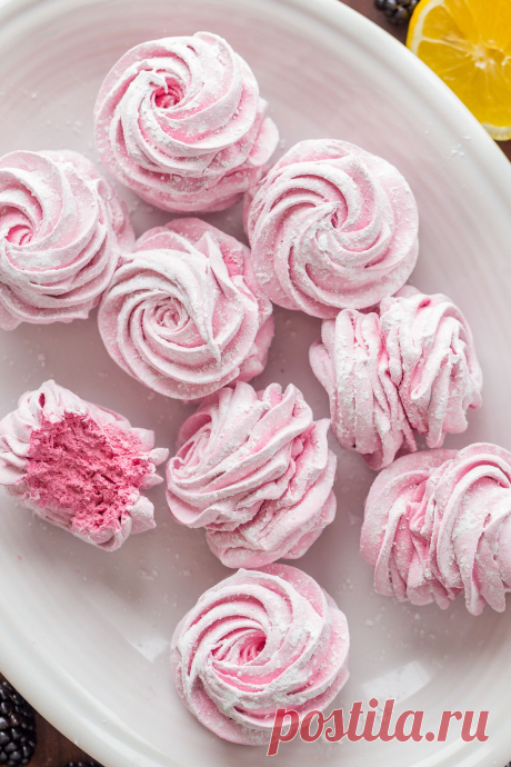 Homemade Marshmallows (Zephyr) VIDEO - NatashasKitchen.com Zephyr is a Russian homemade marshmallows recipe - so fluffy with amazing blackberry flavor, and they melt in your mouth. How to make homemade marshmallows!