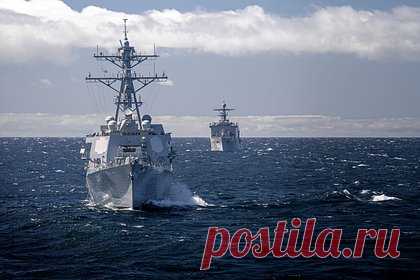 Эсминец США сбил две ракеты хуситов над Красным морем. Американский военный корабль Gravely сбил над Красным морем две баллистические ракеты, выпущенные из Йемена по контейнеровозу под флагом Сингапура. Судно запросило помощь, и ему навстречу вышли два военных корабля США. Это 23 нападение хуситов с 19 ноября, уточнили в CENTCOM.