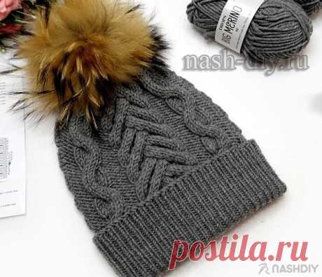 ВЯЗАНАЯ ШАПКА СПИЦАМИ С КОСАМИ ЕЛОЧКА И ВОЛНА,
описание: https://nash-diy.ru/vjazanie-aksessuary/golovnye-ubory..