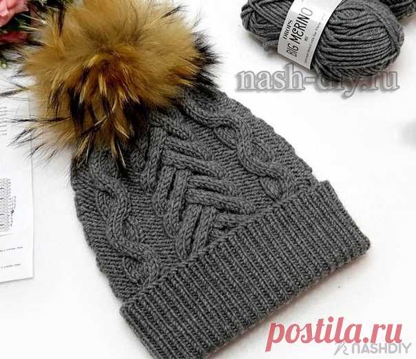 ВЯЗАНАЯ ШАПКА СПИЦАМИ С КОСАМИ ЕЛОЧКА И ВОЛНА,
описание: http://nash-diy.ru/vjazanie-aksessuary/golovnye-ubory..