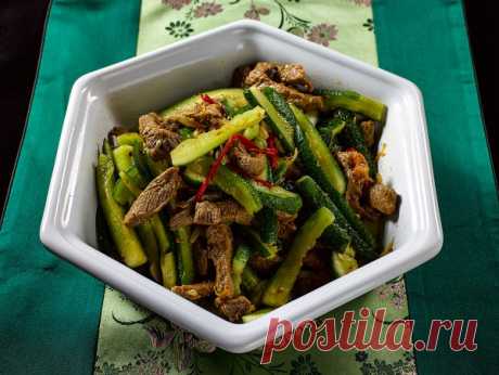 Очень простой корейский салат из огурцов и мяса от Сталика