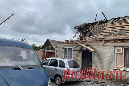 Опубликованы кадры последствий обстрела Белгородской области. Белгородский губернатор Вячеслав Гладков опубликовал кадры, на которых запечатлены последствия обстрела села Илек-Пеньковка. Соответствующий пост он разместил в своем Telegram-канале. На снимках виден жилой частный дом с разрушенной крышей. Около строения лежат обломки дома: кирпичи, деревянные конструкции и трубы.
