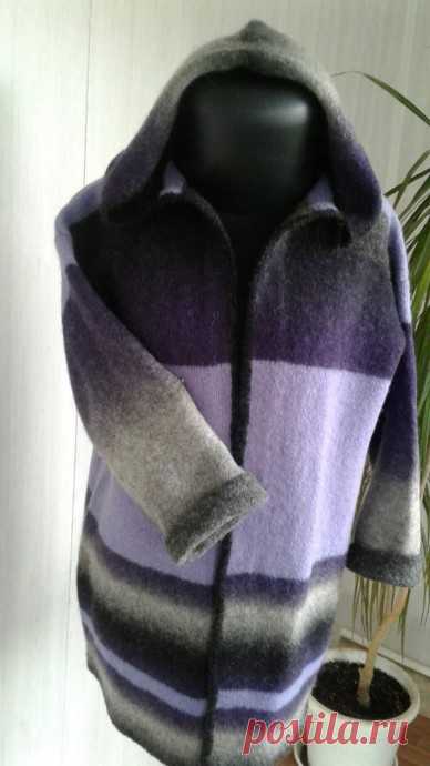 Кофта с капюшоном.