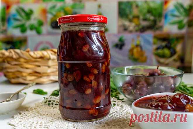 Варенье из крыжовника с пряностями: рецепт по-чешски


Предлагаю приготовить особый деликатес: варенье из крыжовника с пряностями по-чешски, где яркая кислинка ягод встречается с теплыми нотами корицы, имбиря и ванили, делая вкус глубоким и многогранным.

В Чехии это варенье ценят за сбалансированный вкус и долгий срок хранения, а в вашем доме оно может стать изюминкой зимних чаепитий или изысканным подарком ручной работы.