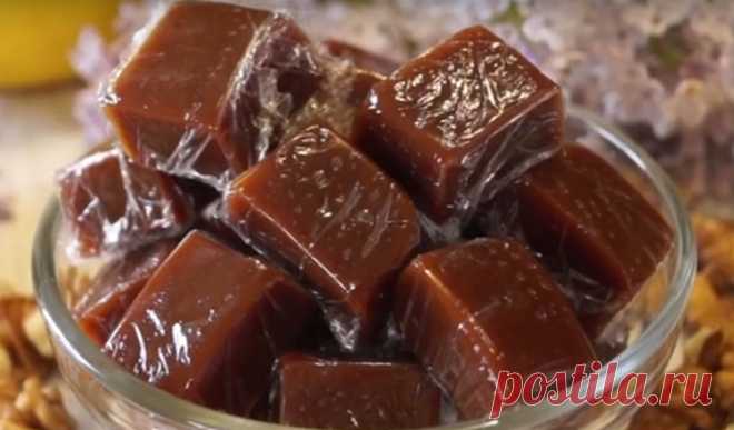 Вкусные ириски за 15 минут: вкус детства Вкус тех самых ирисок из детства помнят многие. Сладкое лакомство вполне можно приготовить и дома: рецепт прост, ингредиенты требуются элементарные. Итак, потребуется 150 грамм сахара, 60 грамм меда,