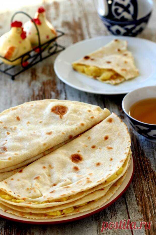 Кыстыбый - Будет вкусно - 12 апреля - 43710312124 - Медиаплатформа МирТесен Кыстыбый, или кузикмяк - блюдо татарской кухни. Простые и сытные лепёшки с начинкой из картофеля или пшённой каши. У нас дома вариант с пшённой кашей не рассматривается, а вот картофельная начинка заходит на отлично *как, впрочем и другие варианты выпечки с картошкой)*Тесто для кыстыбый очень - 12 апреля - 43710312124 - Медиаплатформа МирТесен