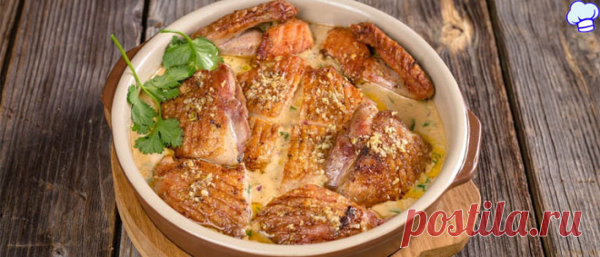 Чкмерули - курица по-грузински Чкмерули - жареная курица в ароматном сливочном соусе с чесноком и кинзой - простое, но очень яркое по вкусу блюдо грузинской кухни.