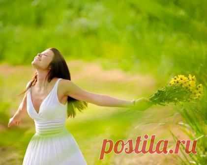 КАК не болеть?
Задавался ли кто вопросом: «Может ли человек совершенно не болеть?» Подобный вопрос вставал передо мной неоднократно. И каждый раз, жизненные примеры людей, которые ни разу не болели, убеждали меня в том, что человек действительно в силах не болеть вовсе! Что же нужно делать для того, чтобы не болеть?