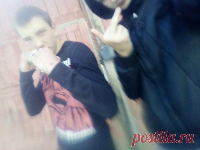 Преступники-малолетки избили 6 человек со смертельным исходом - В Смоленске задержаны два участника банды подростков, которые избивали и грабили выпивших мужчин. Своих жертв подростки искали на улицах и избивали прямо там, иногда приглашали их на квартиру для совместного распития алкогольных напитков, после чего также избивали и грабили. Сообщается, что банда несовершеннолетних преступников орудовала на протяжении двух лет, однако никому до нее не было дела. Все изменилось после минувших выходны