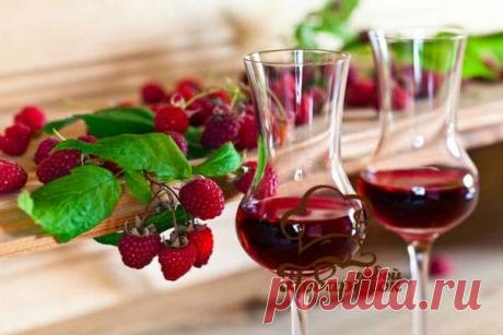 Как сделать нежное и креплёное домашнее вино из вишни и малины Предлагаем два интересных варианта, как легко изготовить домашнее вино из вишни и малины, которое порадует благородным вкусом и нежным ароматом.