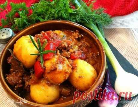 Рагу по-деревенски 

Рецепт: https://bit.ly/2lxGZ9s 

Это блюдо легко готовить, вкус становится лучше, если подавать рагу на следующий день. Фарш можно смешивать с цукини, сладким картофелем, тыквой и грибами. Как вегетарианский вариант, можно заменить фарш на чечевицу. #ЕдимДома #кулинария #домашняякухня #рагу #рецепты #рецепт #овощи