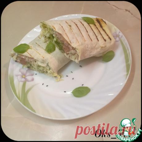 Шаурма с красной рыбой. А вы пробовали шаурму с рыбкой? Если еще нет, то вы многое упустили, но у вас еще есть шанс это исправить. Пробуем и оцениваем, друзья.