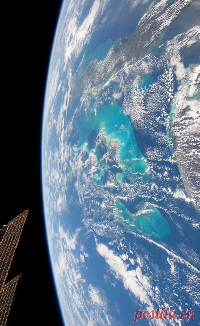 ISS & Earth  |  Найдено на сайте infinity-imagined.tumblr.com.