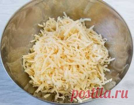 СЫРНЫЙ ХВОРОСТ - очень вкусная закуска! 

Ингредиенты на 3-4 порции: 
- 280 г сыра типа “российского” 
- 140 г муки 
Показать полностью…