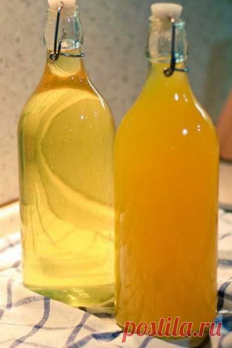 Медовый ликер со специями 

Для лечение болезней или просто для удовольствия практически все европейские народы делали спиртные напитки на основе меда. Крупник – это название славянского варианта, который по своей сути напоминает медовый ликер, приправленный разными травами и специями.

Крупник – старинный крепкий (25-35 градусов) ликер из меда, водки и специй, иногда в состав еще добавляют ягоды или фрукты. Подается холодным в качестве десертного спиртного или горячим как...