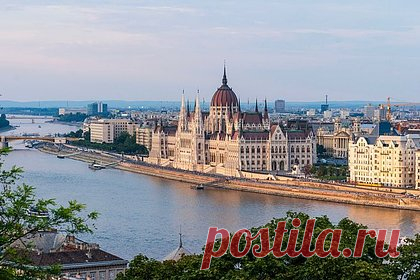 Посол России раскрыл потери Венгрии от антироссийских санкций. Посол России в Будапеште Евгений Станиславов заявил, что экономика Венгрии потеряет почти 5 процентов ВВП в 2023 году из-за антироссийских санкций. Дипломат обратил внимание на недавние расчеты венгерского института экономических исследований «Макроном», согласно которым Венгрия может потерять 3,7 триллиона форинтов.