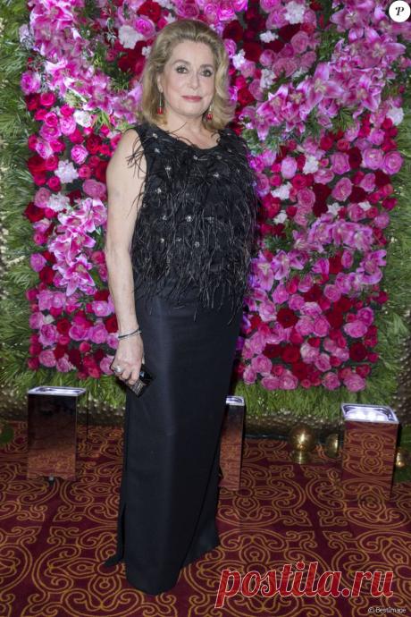 2155978-exclusif-catherine-deneuve-diner-de-950x0-1.jpg (950×1424)