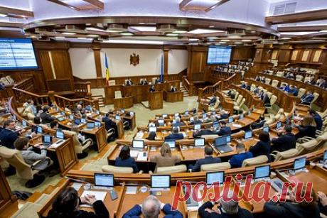 В парламенте Молдавии рассказали о превращении Румынии в антироссийский плацдарм. Румыния под влиянием США и Европейского союза пытается возродить политической проект «Великой Румынии» и становится новым антироссийским плацдармом. Об этом в интервью заявил депутат парламента Молдавии Богдан Цырдя. Он добавил, что Запад намерен привлечь к конфликту румын, «если кончатся украинцы».