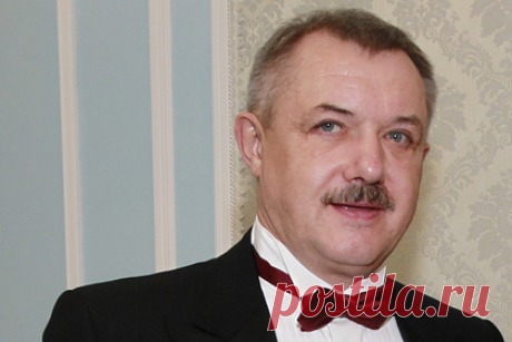 Настоящий владелец шахты «Листвяжная» уехал из России. Бывший депутат Госдумы Владимир Гридин, которого считают настоящим владельцем компании «СДС-Уголь» и шахты «Листвяжная», на которой 25 ноября погиб 51 человек из-за взрыва метана, уехал из России. Источник «Известий» утверждает, что сейчас Гридин находится в Монако. Связаться с ним не удалось.