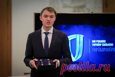 На Украине запустили производство боеприпасов для гранатометов. На Украине запустили производство боеприпасов для гранатометов, разработанных специальным конструкторским бюро «Вектор-В». Киев намерен поставлять боеприпасы вооруженным силам на Донбасс, заявил гендиректор «Укроборонпрома» Юрий Гусев. Сроки таких поставок пока неизвестны.