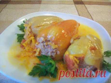 Перец фаршированный мясом и рисом
