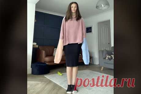 Отличие нового свитера в реальной жизни от фото на сайте возмутило девушку. Покупательница заказала новую одежду в интернет-магазине Pretty Little Thing и возмутилась ее отличию в реальной жизни от заявленного на сайте фото. Блогерша Ив купила оверсайз-свитер стоимостью 15 фунтов стерлингов (1514 рублей), рукава которого оказались ей слишком длинными.