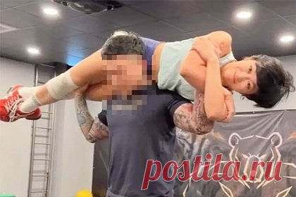 Популярная фитнес-блогерша три года врала подписчикам о раке и была раскрыта. Фитнес-блогерша из Тайваня на протяжении трех лет обманывала своих подписчиков, рассказывая о борьбе с раком поджелудочной железы последней стадии. После разоблачения она удалила все посты со страницы в социальной сети, сохранив только пост с извинениями перед спонсорами и подписчиками.