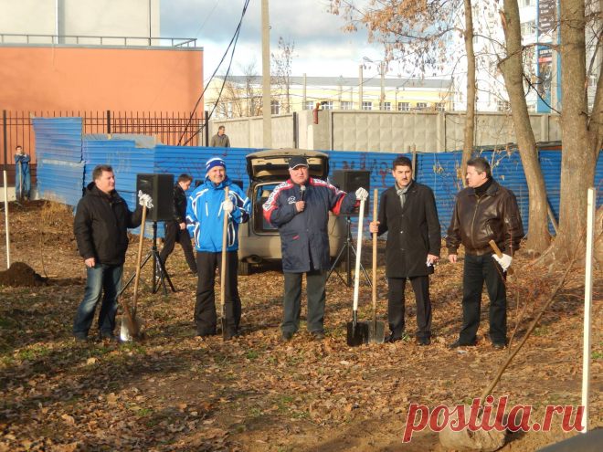 1 ноября 2014г. был проведен субботник в рамках подготовки к празднованию 100-летия Комсомола. 
Были высажены 100 деревьев элитных сортов: лиственницы, рябины, дубы, клены, дубы канадские...
Организаторы: ЯрГорЭлектроТранс, ГорЗеленХозСтрой, Адм. Кировского р-на, мэрия Ярославля, ЦБ РФ, актив празднования 100-летия ВЛКСМ