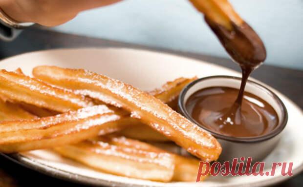 Испанское жареное тесто: превращаем стакан муки в чуррос и подаем к чаю - Steak Lovers - 6 мая - 43341391187 - Медиаплатформа МирТесен Испанское заварное жареное тесто готовится пожалуй проще, чем практически любой десерт. Стакан муки с добавлением яиц и масла мы превратим в хрустящие чуррос, а затем подадим к чаю. Для приготовления нам понадобится 150 граммов муки, 100 граммов сливочного масла, 250 миллилитров воды, 3 яйца, - 6 мая - 43341391187 - Медиаплатформа МирТесен