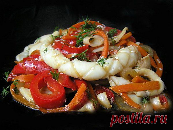 Кальмары по-корейски с овощами..