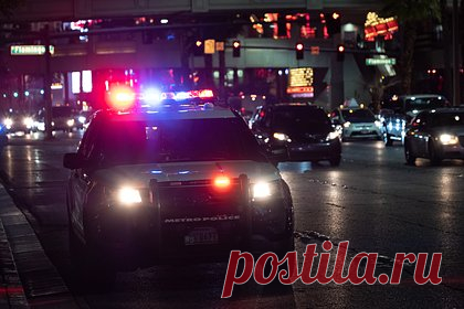 В США неизвестные жестоко убили женщину-раввина. В Детройте неизвестные жестоко убили женщину-раввина, религиозного лидера еврейской общины Саманту Уолл, которая занималась связями между евреями и мусульманами. Ее нашли с многочисленными ножевыми ранениями и кровавым следом, который тянулся к ее дому. Мотивы преступников пока не установлены.