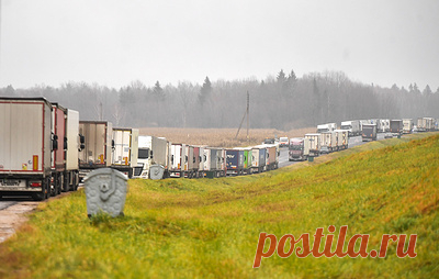 "Линава": фуры в Белоруссии не тронутся с места до открытия Литвой границы. Не надо надеяться на какие-то поблажки, заявил президент ассоциации грузоперевозчиков Эрландас Микенас