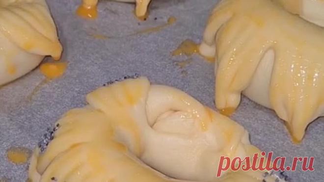 САМСА
#самса
#выпечка
#тесто
#оформлениевыпечки
250мл воды
1ст.л.сахара
1ч.л.сухих дрожжей
1ч.л.соли
200гр сливочного масла
600гр муки