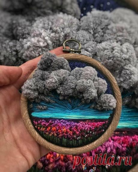 Покажу вам подборку ЗАВОРАЖИВАЮЩЕЙ 3D вышивки: невероятный объём и красота! Что же мастерицы используют помимо ниточек? | Вышивка is Love | Яндекс Дзен
