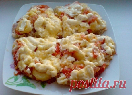 Сочное мясо по-французски 
Самый популярный рецепт!ИНГРЕДИЕНТЫ:
● мясо (свинина)● картофель (4 шт)● 2 луковицы● 1 большой помидор● майонез● сыр● приправы

ПРИГОТОВЛЕНИЕ:
Нарезаем мясо мелкими кусочками, минут 10 даем просушить…