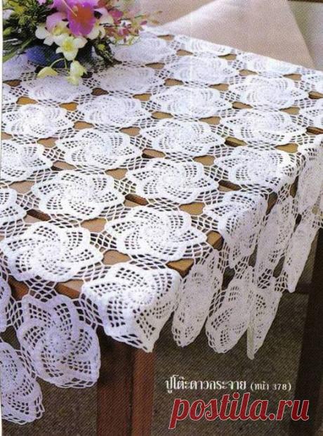 БЕЛАЯ СКАТЕРТЬ ИЗ АЖУРНЫХ РОЗЕТОК