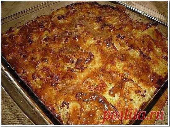 КАПУСТНЫЙ ПИРОГ ДЛЯ ЛЕНИВЫХ.
Пирог делается просто, но он очень вкусный.
Аромат стоит на весь дом!
Приготовление:
500 грамм капусты, мелко нарезать и положить на сковороду или в форму для запекания (я всегда готовлю в разъёмной форме диаметром 26 см).
Растопить полпачки маргарина (125 г.) и залить им капусту.
Для теста взбить до однородной массы:
3 яйца
5 ст.л. сметаны (24% жирности)
3 ст.л. майонеза
6 ст.л. муки
1 ч.л. соли
2 ч.л. разрыхлителя 
Форму с капустой залейте тестом и поставте в разог