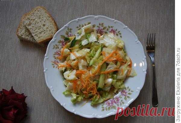Салат из капусты с морковью и огурцом по-корейски